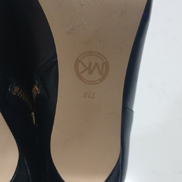 Michael Kors Black Leather Heels Sz7 Gentle Used - Picture 9 of 10